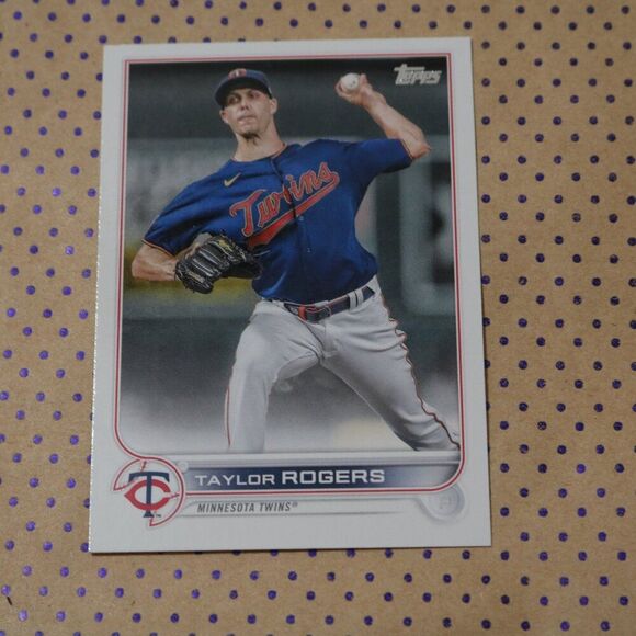 Taylor Rogers #32 Baseball Card - Picture 1 of 2